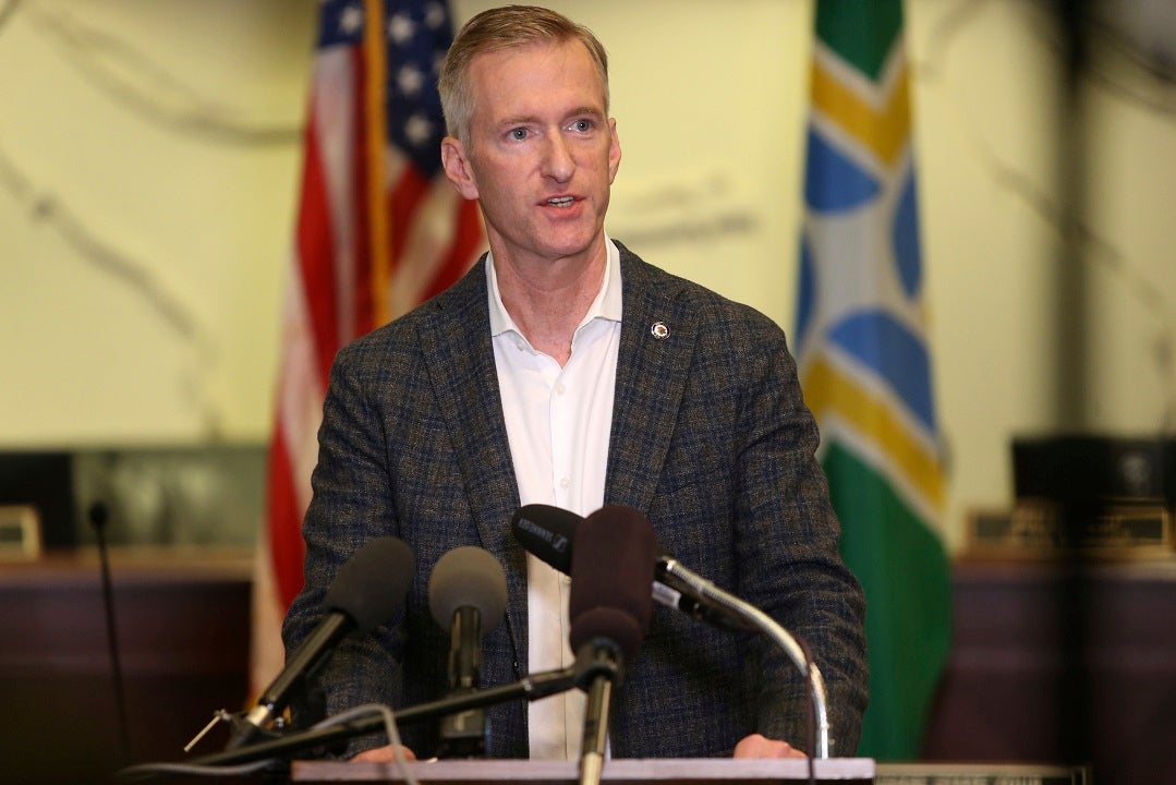 Mayor Wheeler Pepper injects a video recorder who confronted him as he left the bar