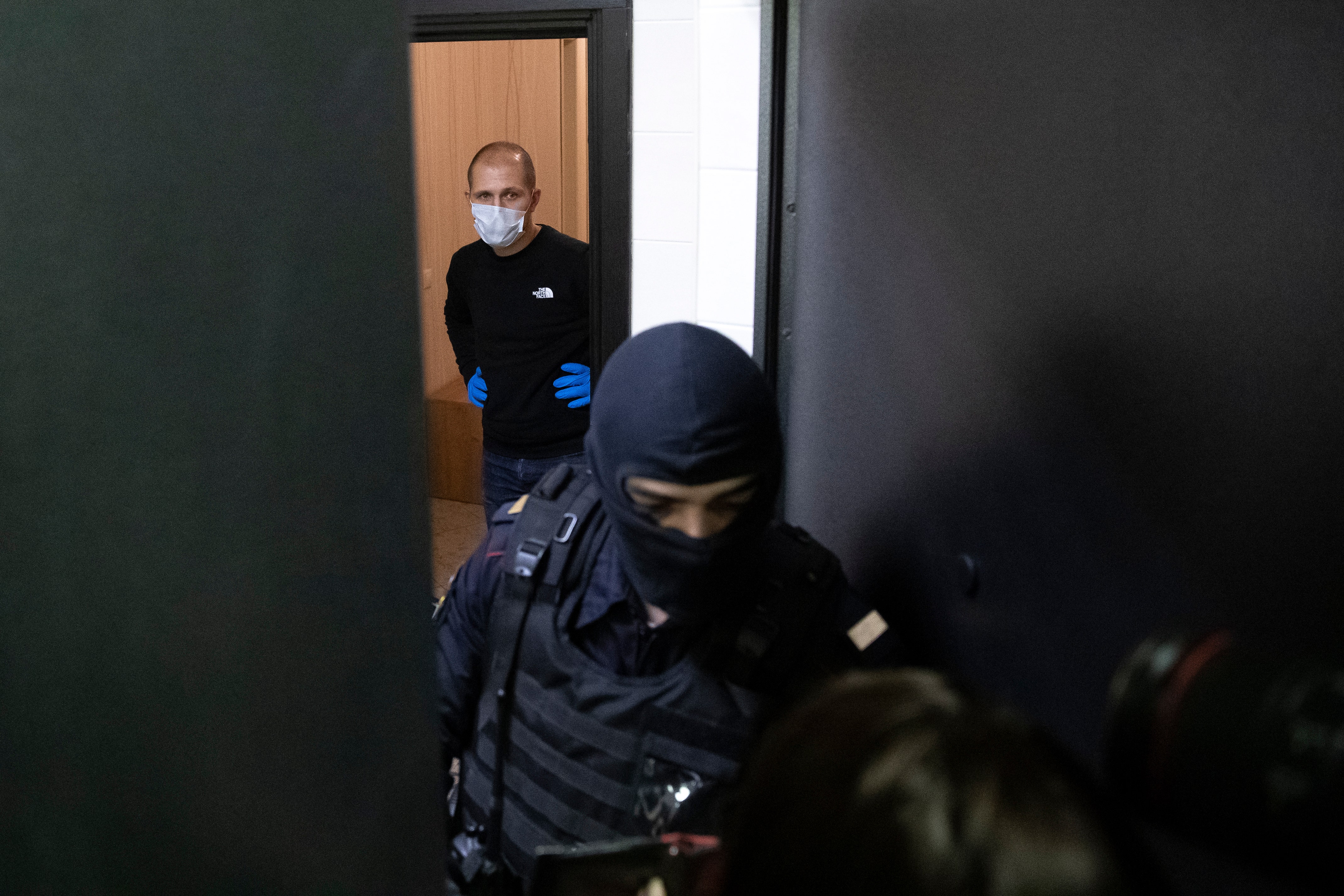 Police raided the Russian opposition leader Navalny’s apartment and offices