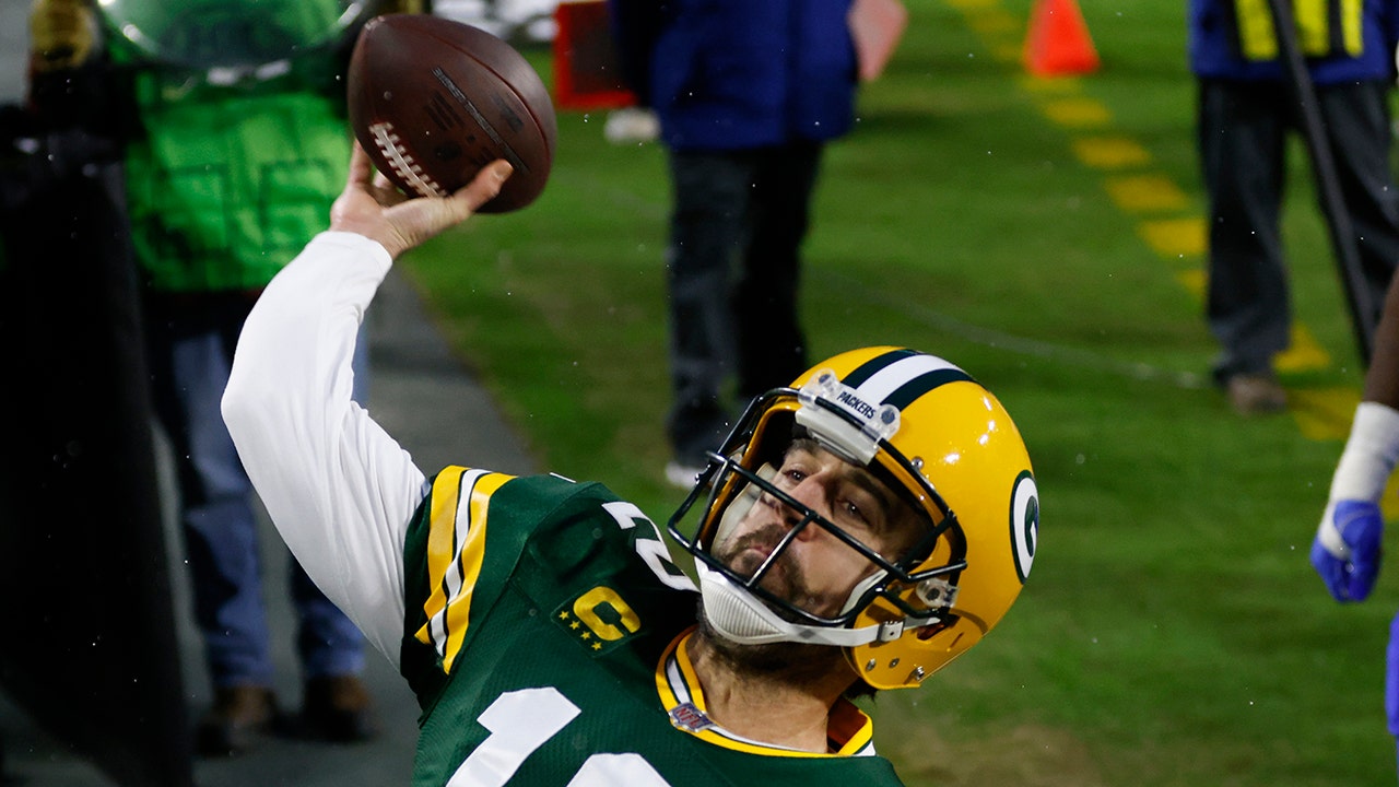 Packers host Rams in Divisional Playoff