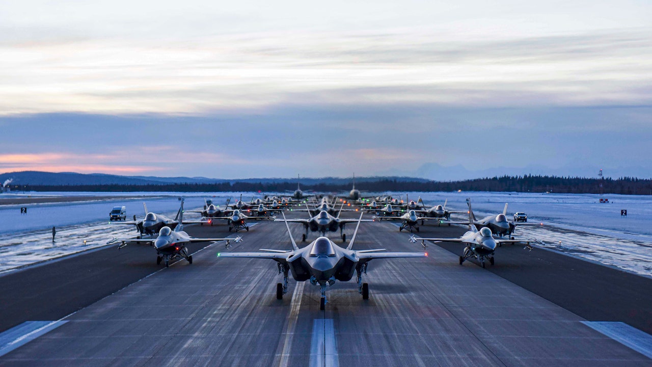 alaskan-f-35s-prepare-for-major-sub-zero-arctic-warfare