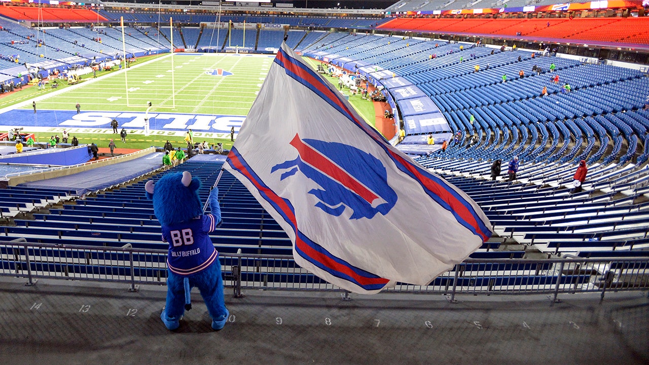 Bills fans donate to Lamar Jackson’s charity after the quarterback’s injury in the finals game