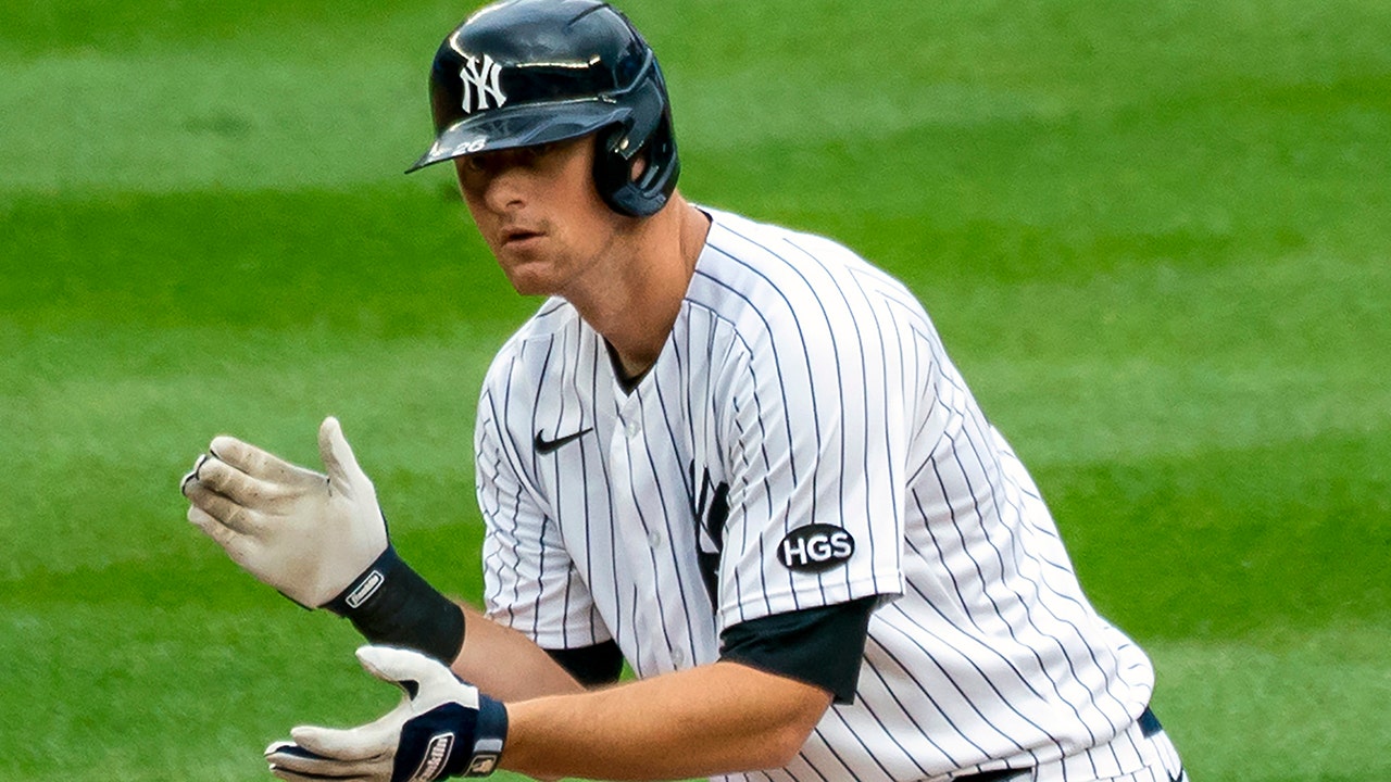 Yanks' LeMahieu to IL with sports hernia, Voit done for year