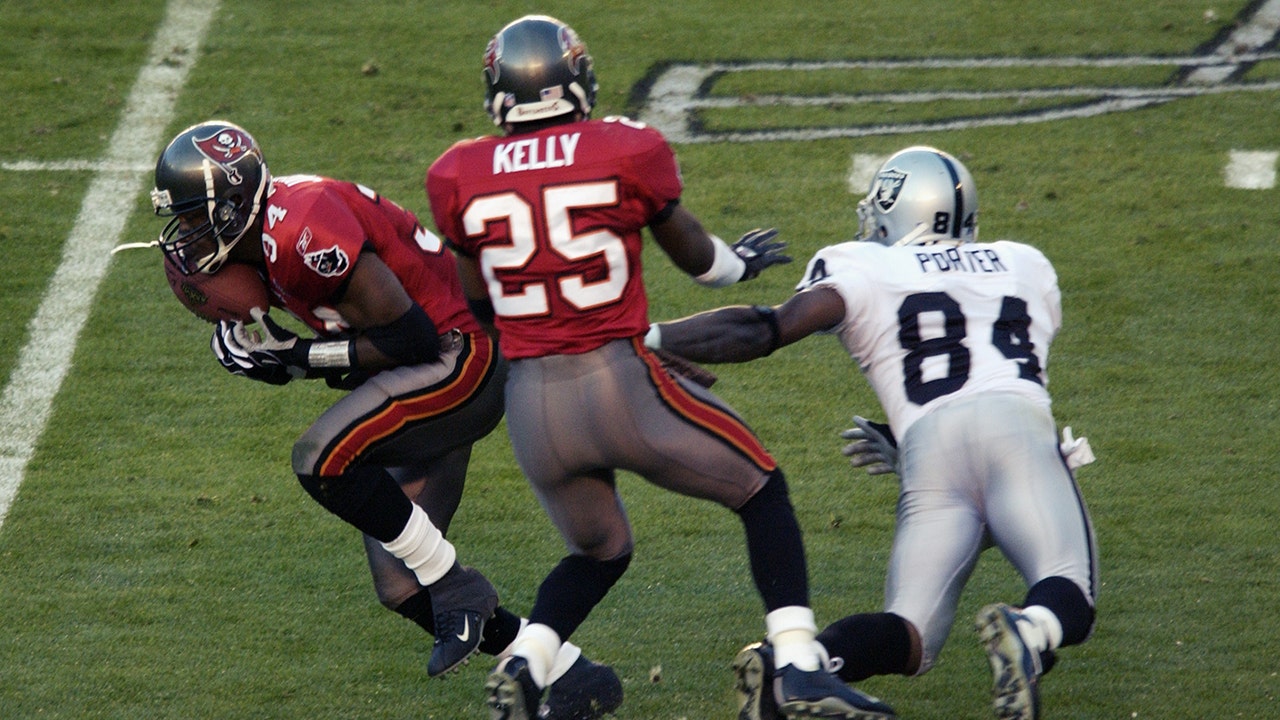 Super Bowl XXXVII - Buccaneers 48 Raiders 21 - MVP Buccaneers