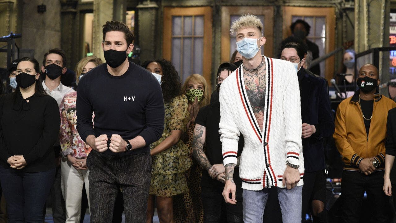 Machine gun Kelly drops during the final credits of the Saturday Night Live stage