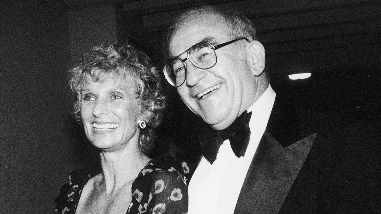 Cloris Leachman’s friend Ed Asner honors his co-star Mary Tyler Moore: ‘I will carry my memories to the grave’