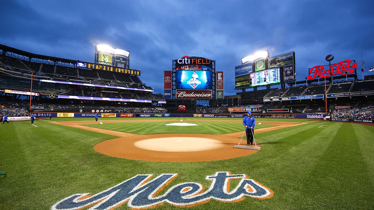Like Kyrie Irving, unvaccinated Yankees, Mets can't play at home