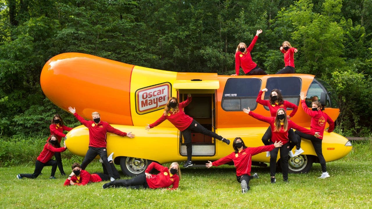Oscar Mayer hiring ‘hotdoggers’ to drive Wienermobile