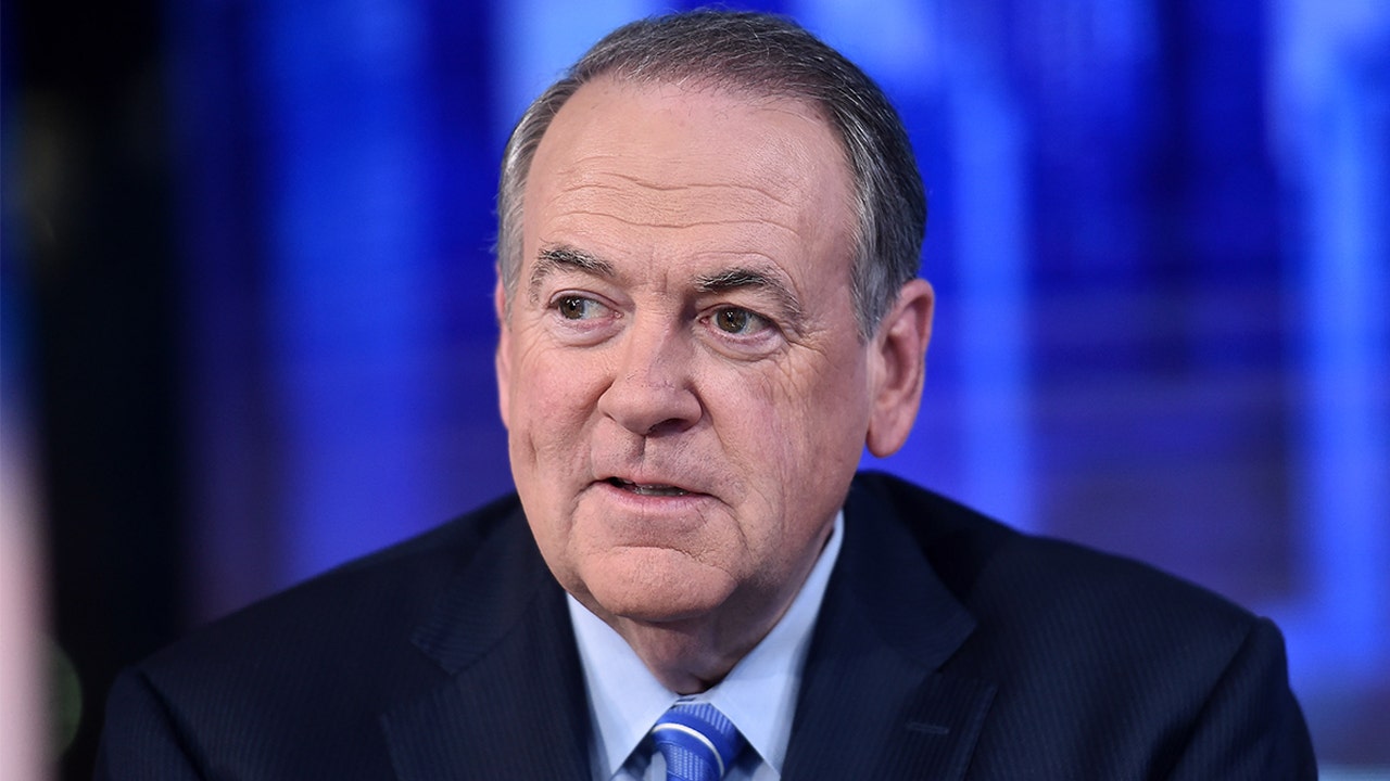 Mike Huckabee predicts 'huge electoral sweep' for Republicans in 2022, blasts Biden's 'disastrous policies'