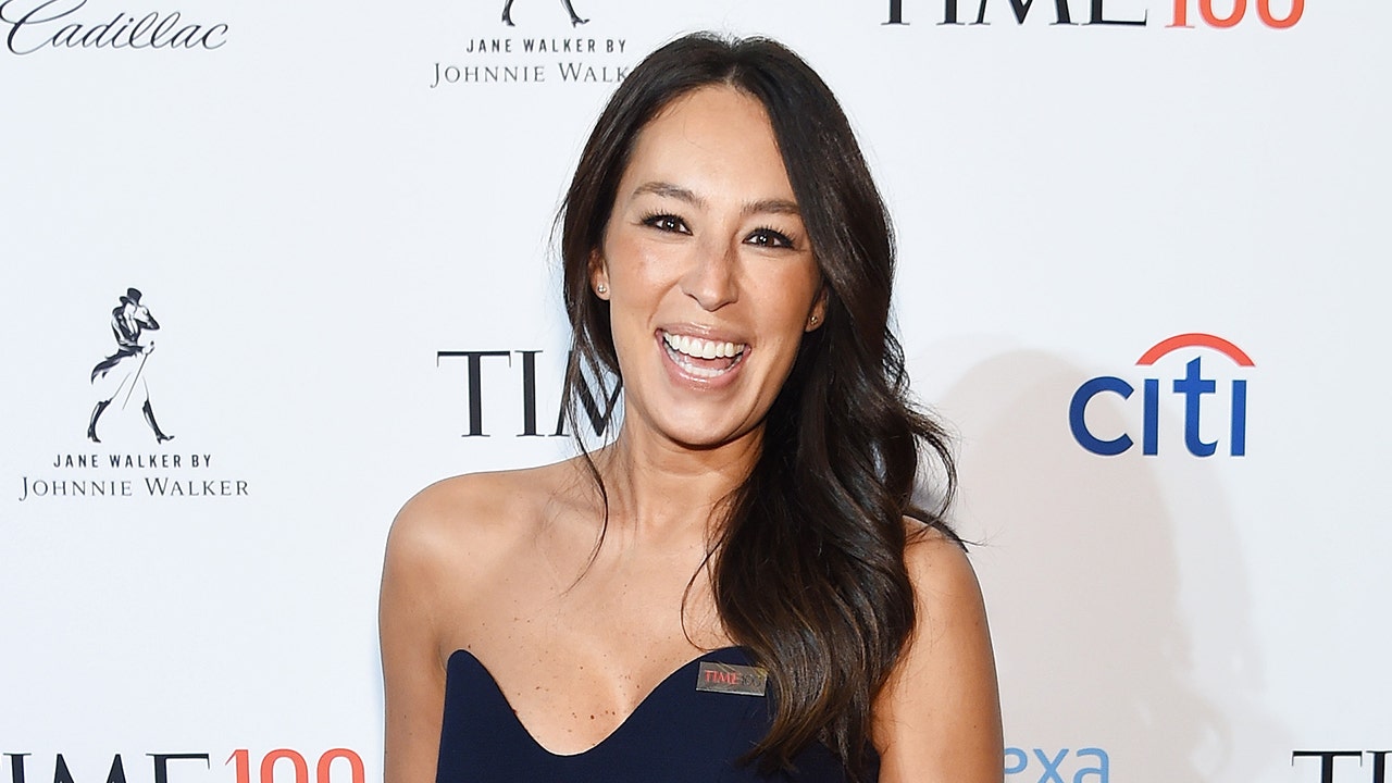 Joanna Gaines gets emotional thinking about mom's struggle as an immigrant: 'She fought for the family'