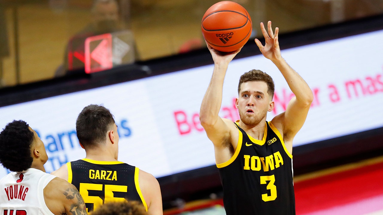 Iowa's Jordan Bohannon has a difficult decision in front of him - The  Athletic