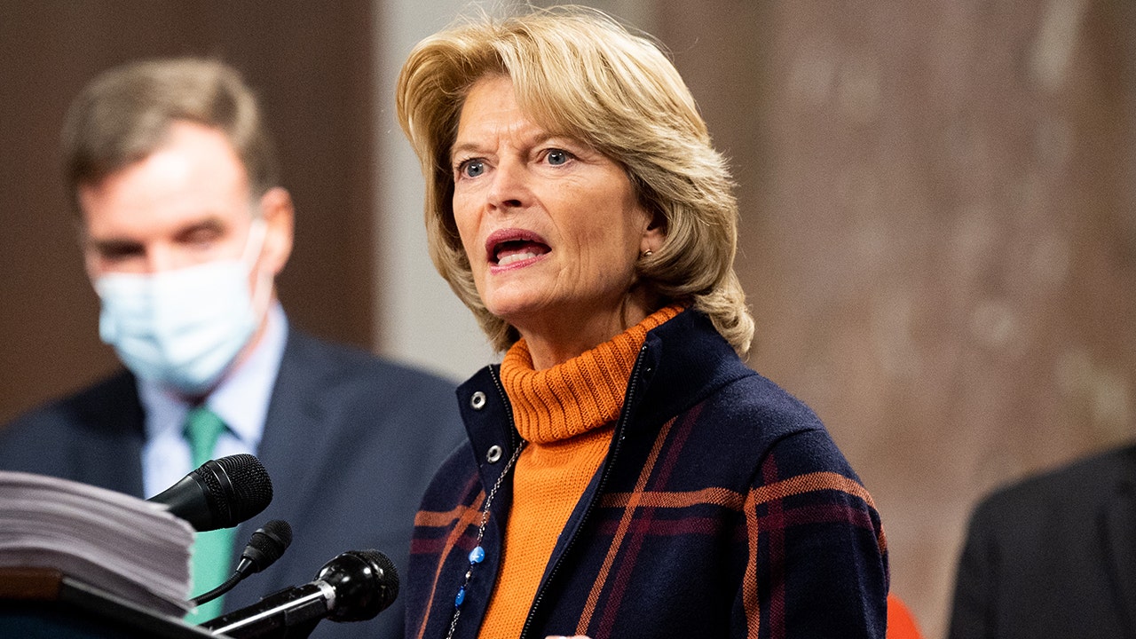 The Alaskan Republican Party censors Murkowski, says it will recruit the main challenger