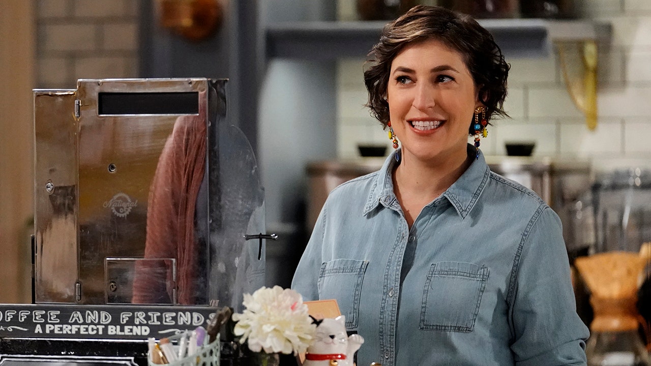 ‘Pericolo!’  L’ospite ospite Mayim Bialik dice che la festa è un «grande onore», poiché ricorda di aver incontrato Alex Trebek