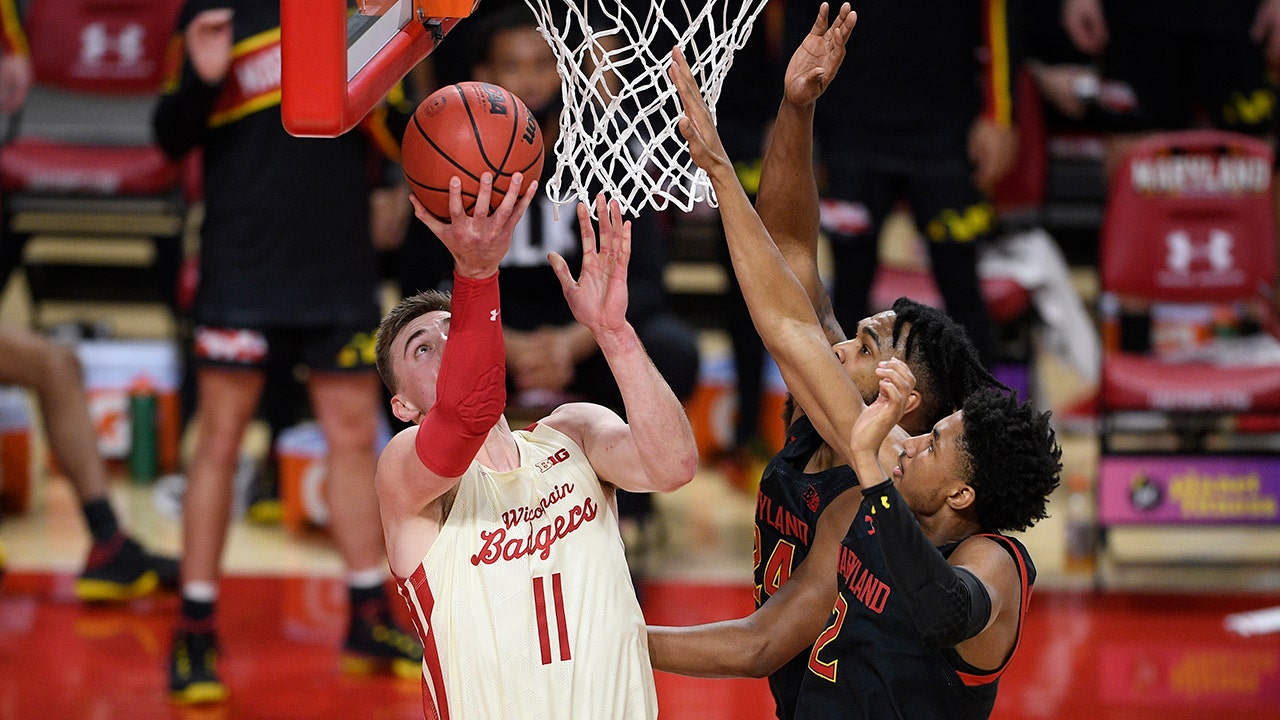 No. 14 Wisconsin weathers Maryland comeback in 61-55 win