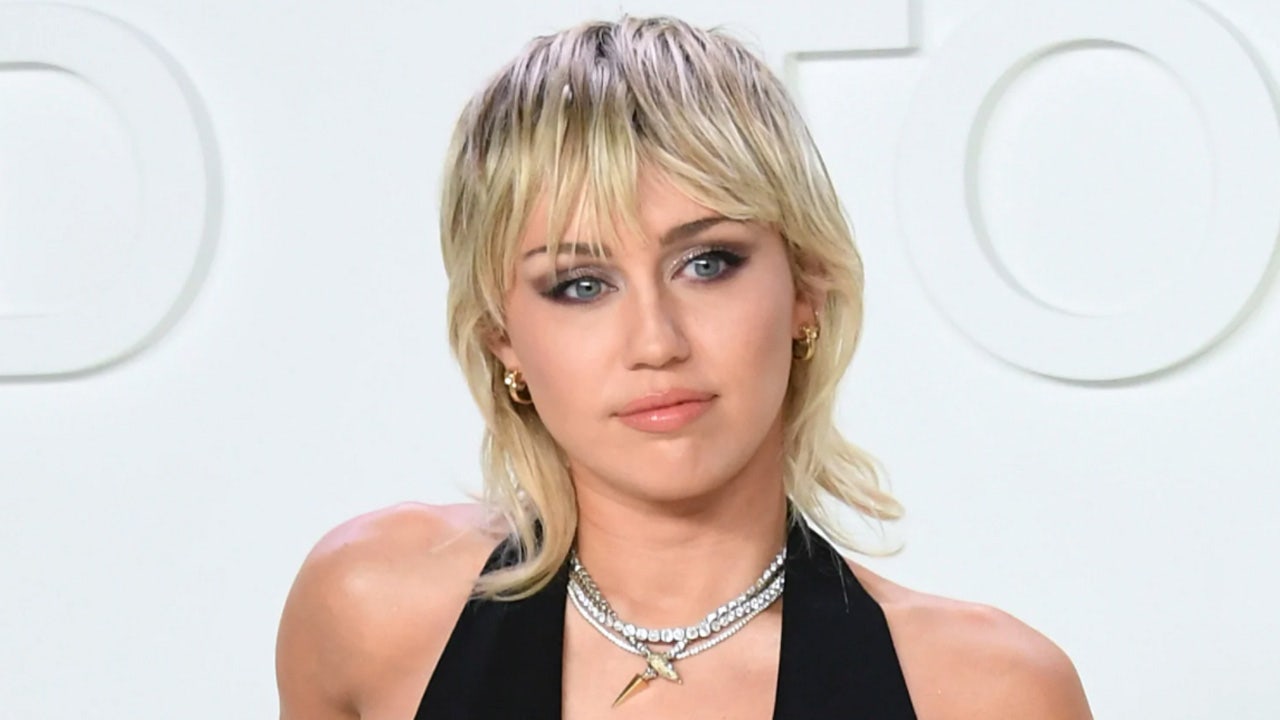 Miley Cyrus breaks down in tears during her tribute performance to Taylor Hawkins