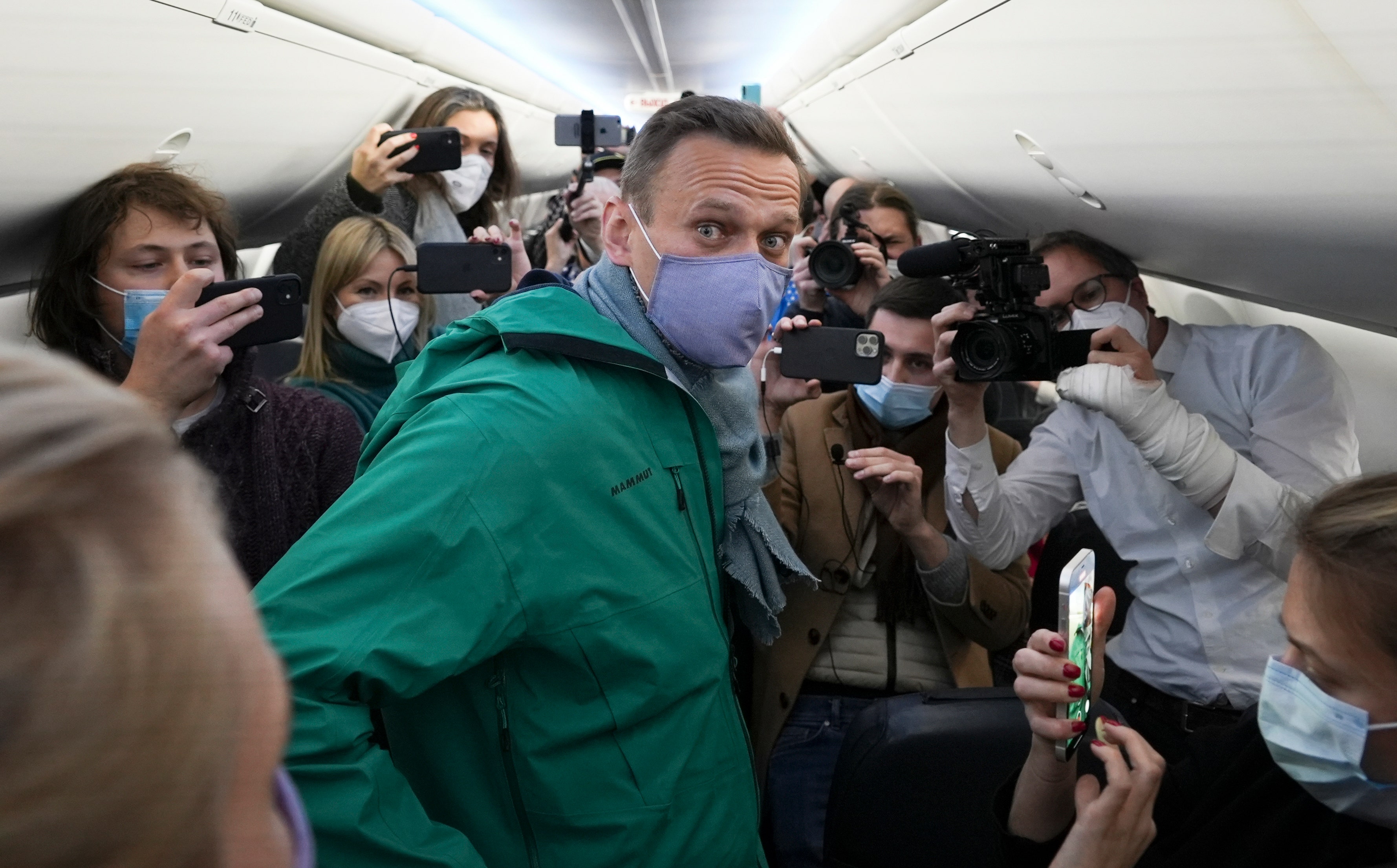 Navalny-Plane-AP.jpg