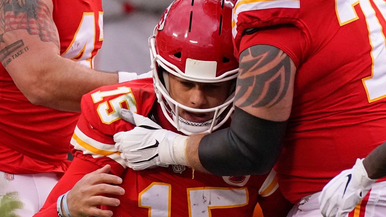 Chiefs’ Mahomes in concussion protocol after playoff victory
