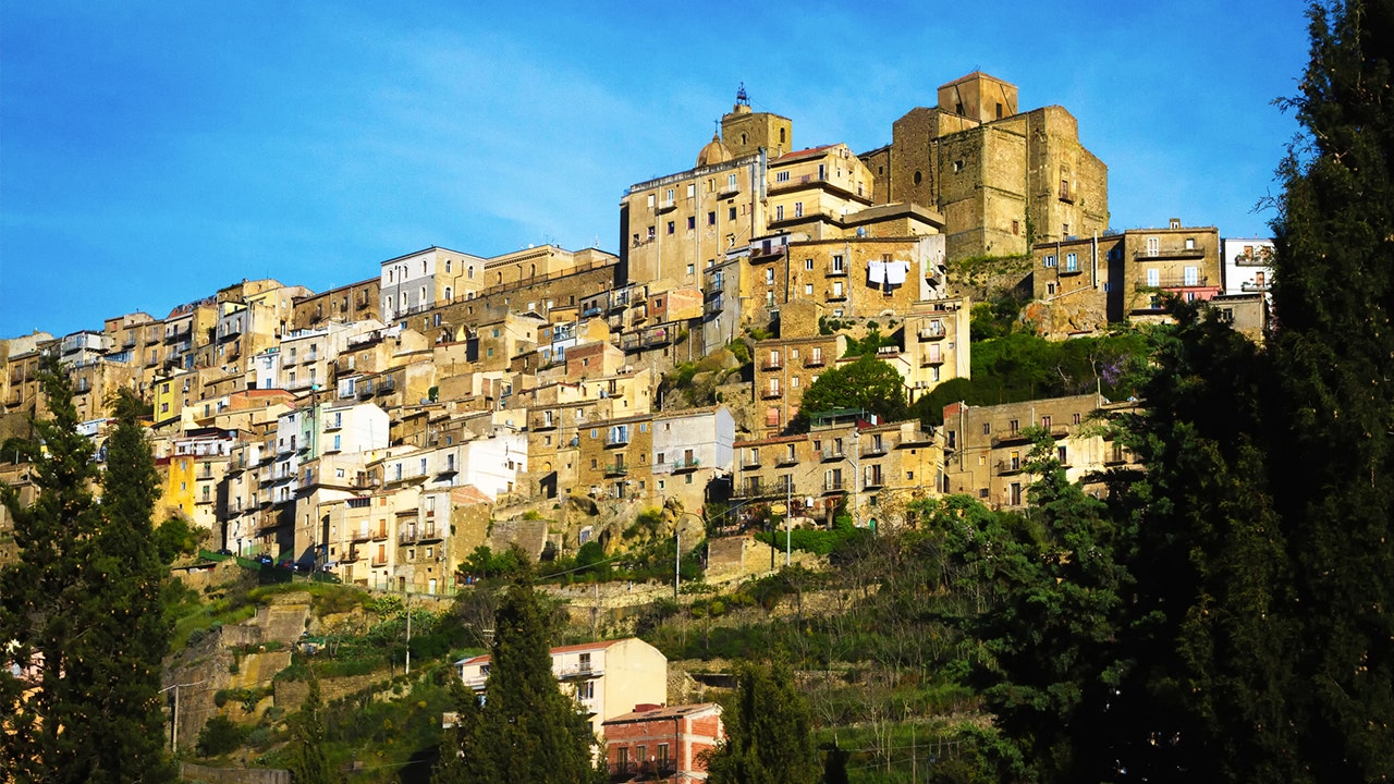 Sicilian village auctioning homes for 1 and paying for renovations
