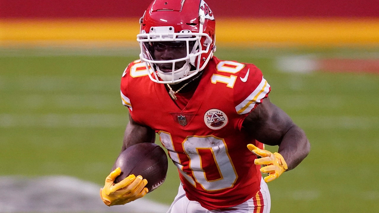 Tyreek Hill prop bets, 2021 Super Bowl: Advanced model picks over 6.5  receptions in Buccaneers vs. Chiefs 