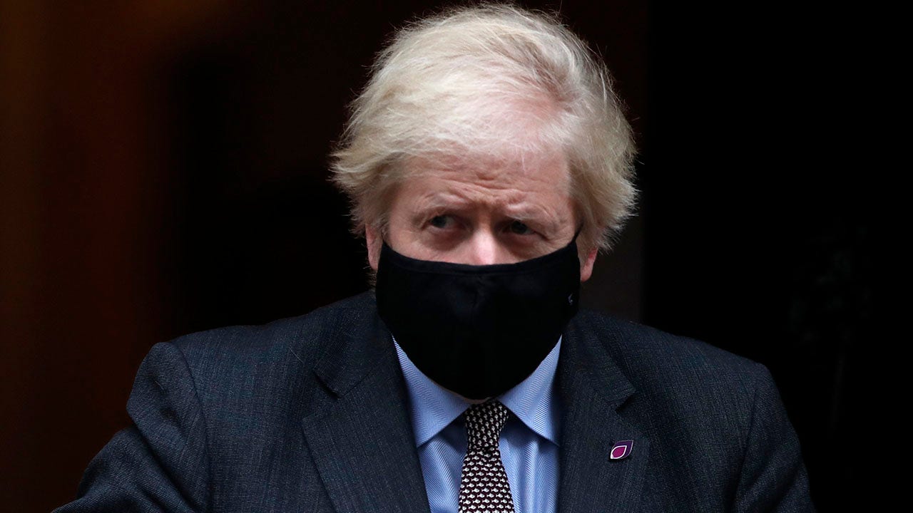 Boris Johnson effectively extends coronavirus blockade in the UK after delaying school reopening