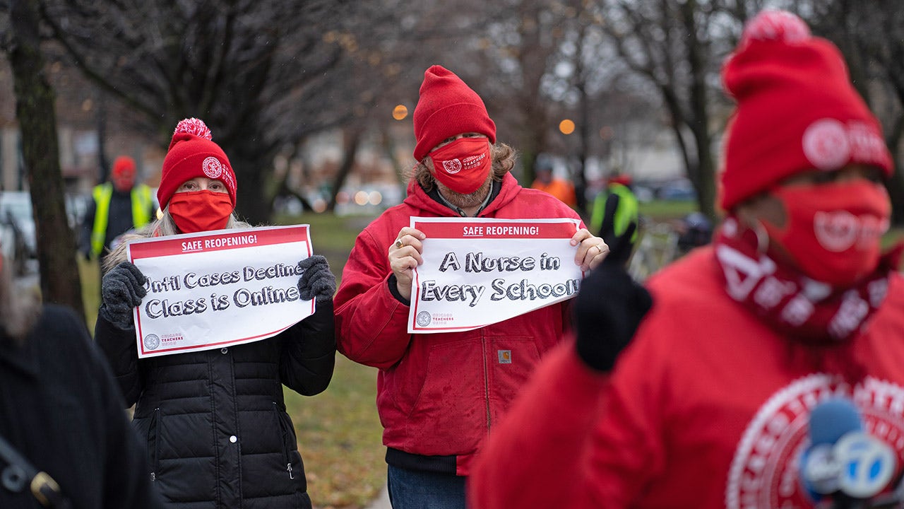 Chicago, father of six, criticizes teachers’ union for “irritating” school closings: “It’s all politics”