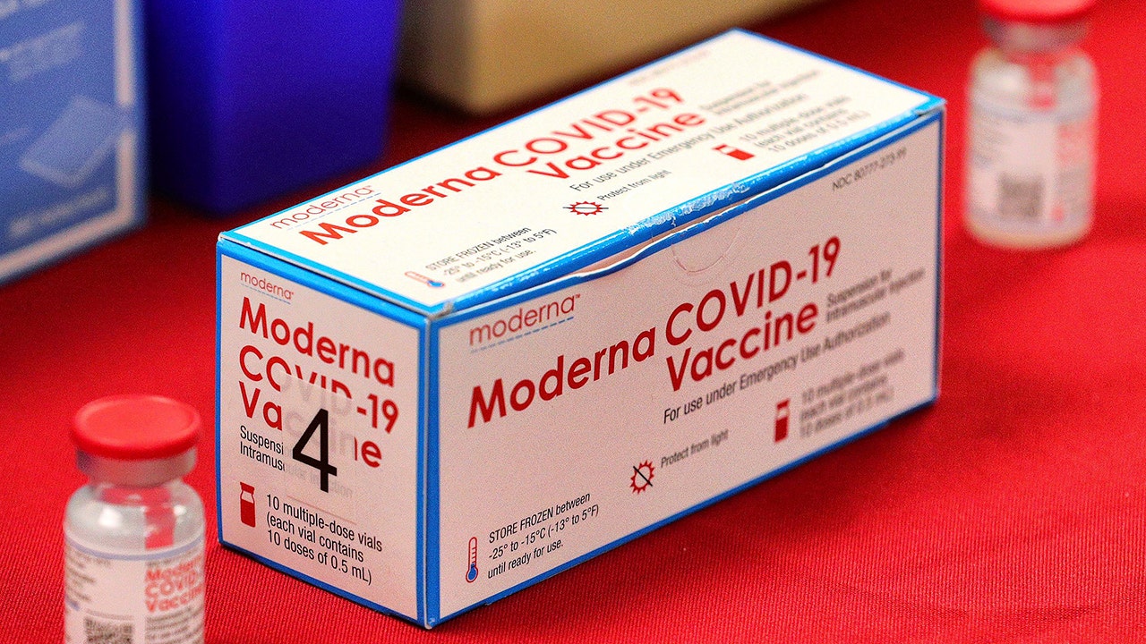 The woman will receive the second dose of the vaccine Moderna COVID-19, despite the allergic reaction to the first