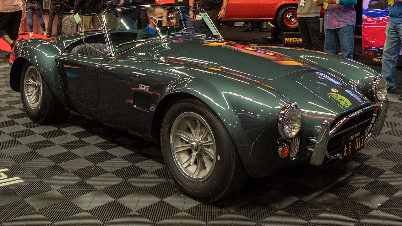 Carroll Shelby’s 1965 Shelby 427 Cobra sold for $ 6 million