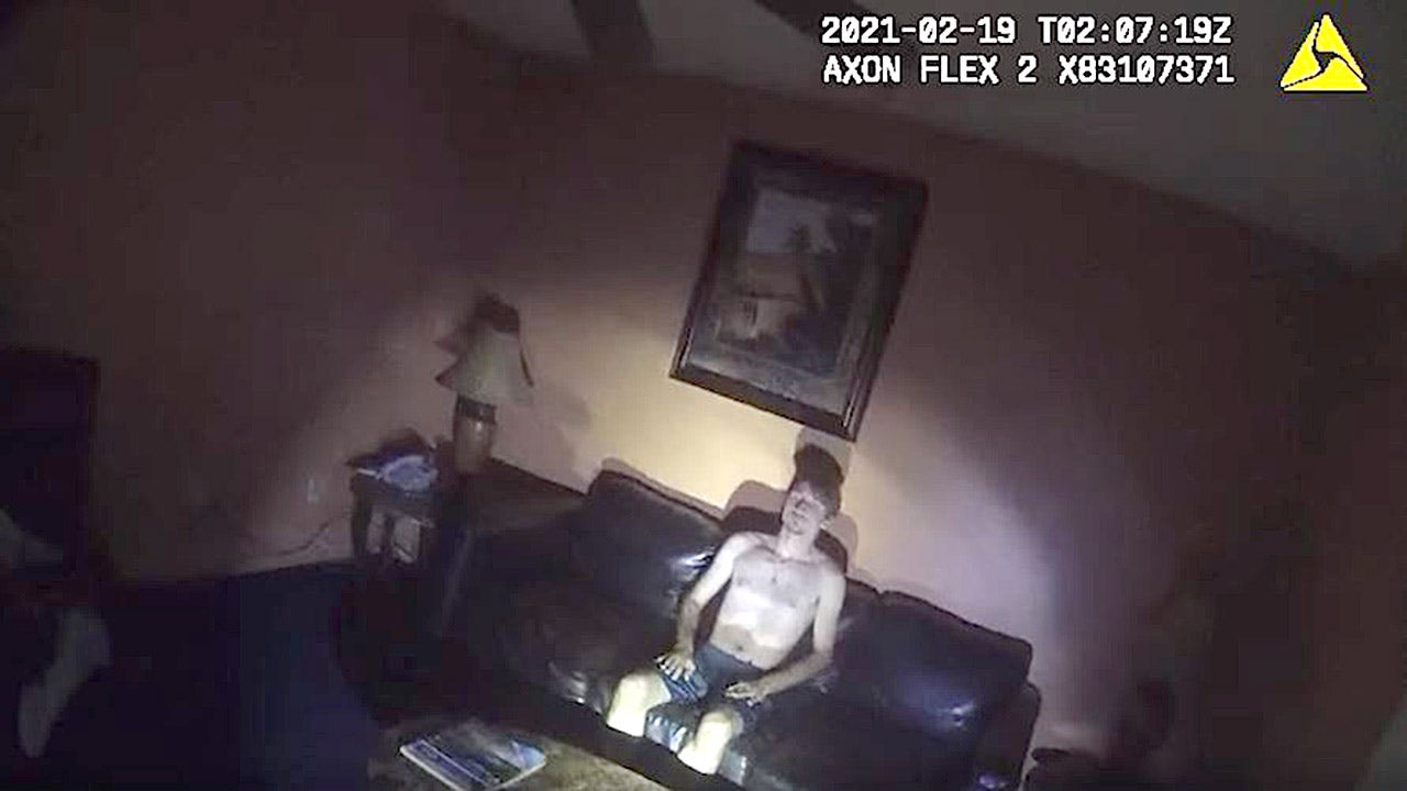 Florida sheriff's deputy rescues missing girl, 13, from motel room with adult man she met online: police