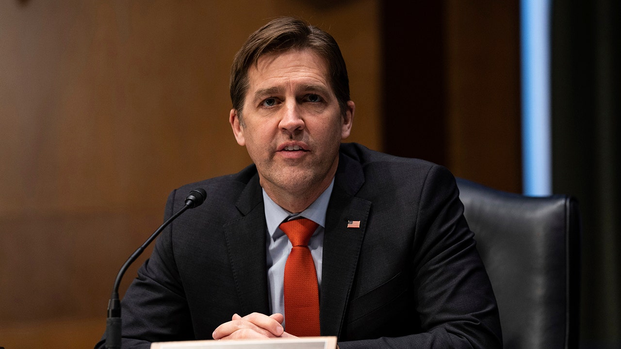 Sasse urges Biden to tell Taliban 'we're getting our people out however long it takes': 'Damn the deadline'