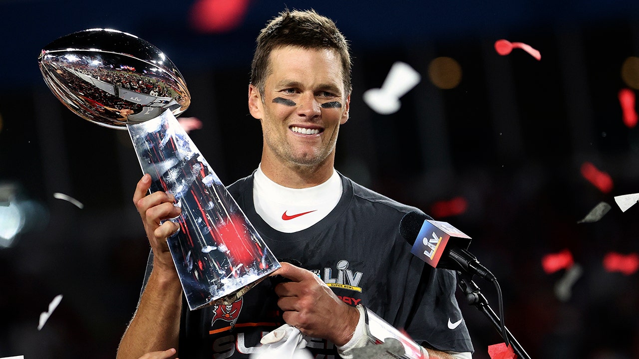 Tom Brady 7 Super Bowl rings thanks New England Patriots and Tampa