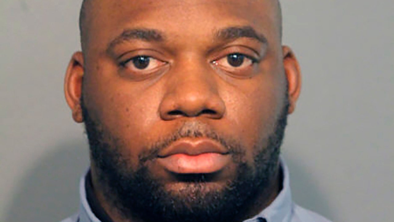 Chicago man accused of posing as police officer has done so before: reports