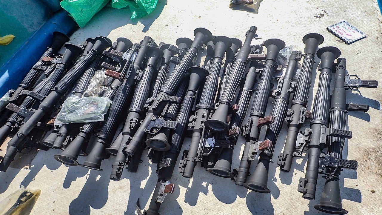 US Navy seizes memory of smuggled weapons from Somalia