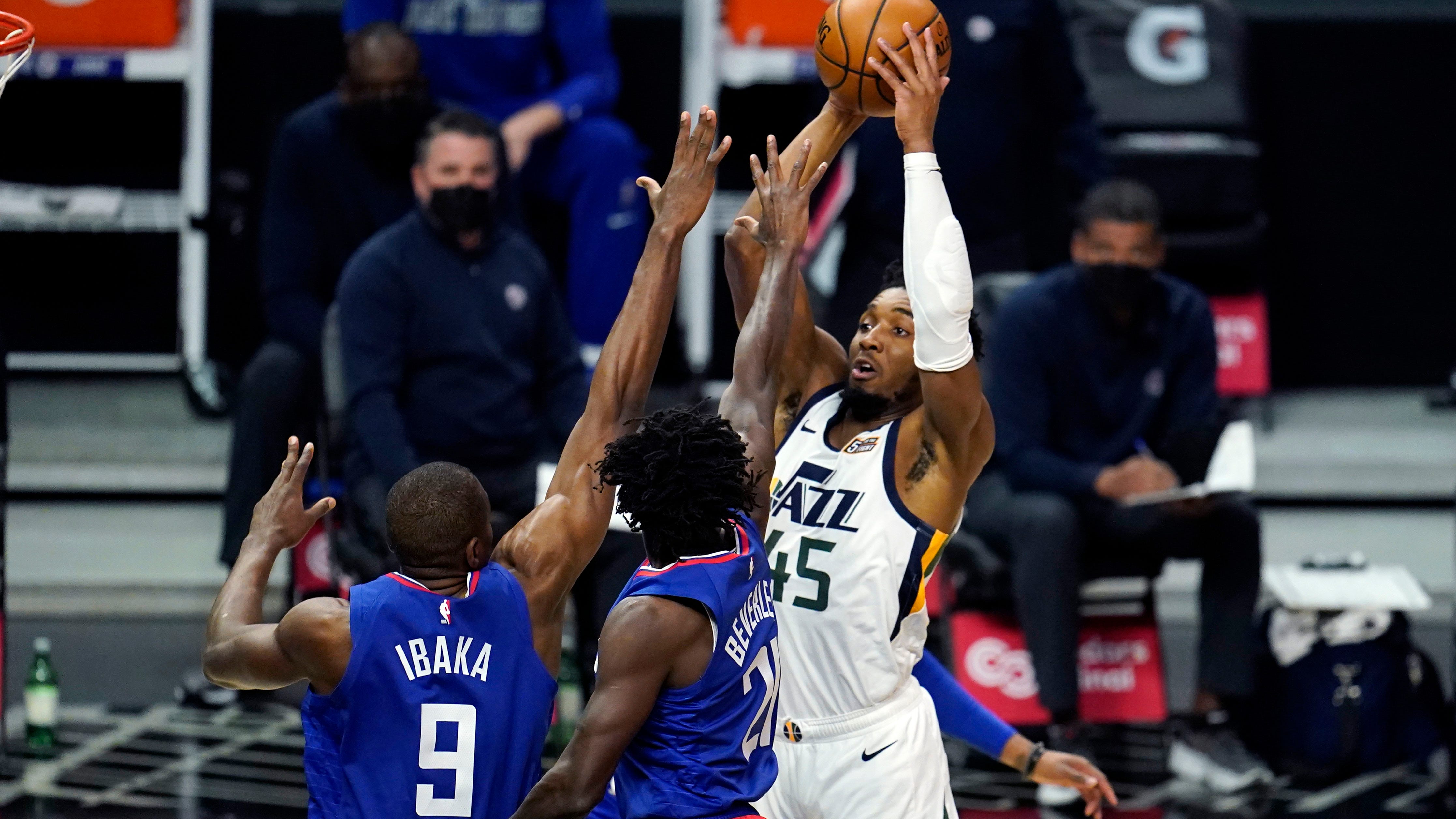 Jazz beat short-handed Clips 114-96 for 9th straight win