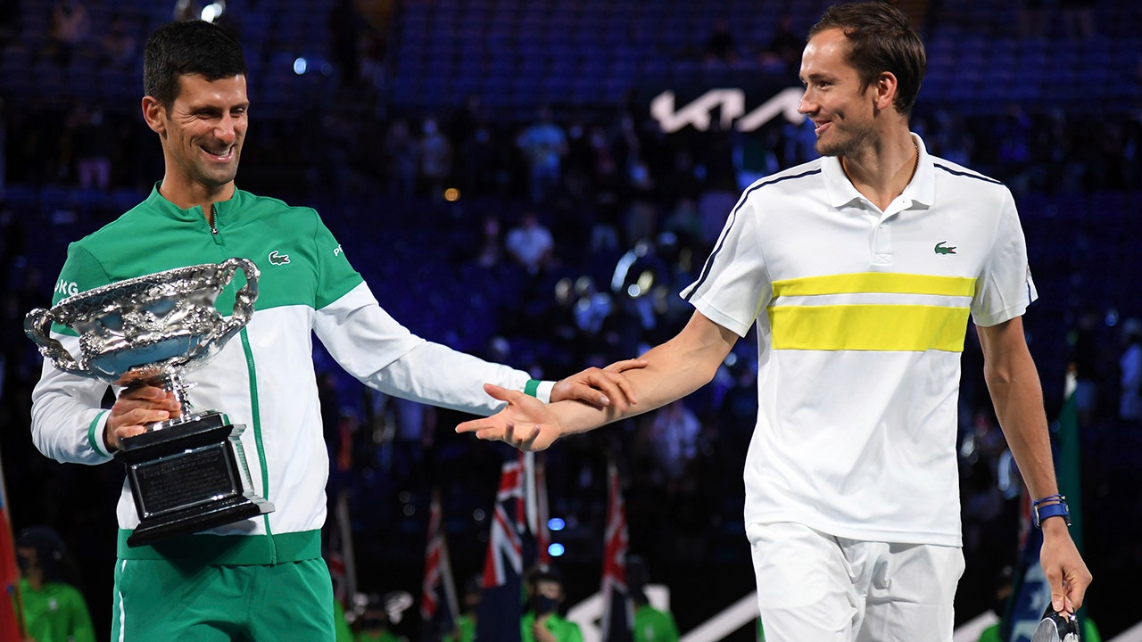 Fans of the Australian Open gave the speech on the fact that the coronavirus vaccine was deployed