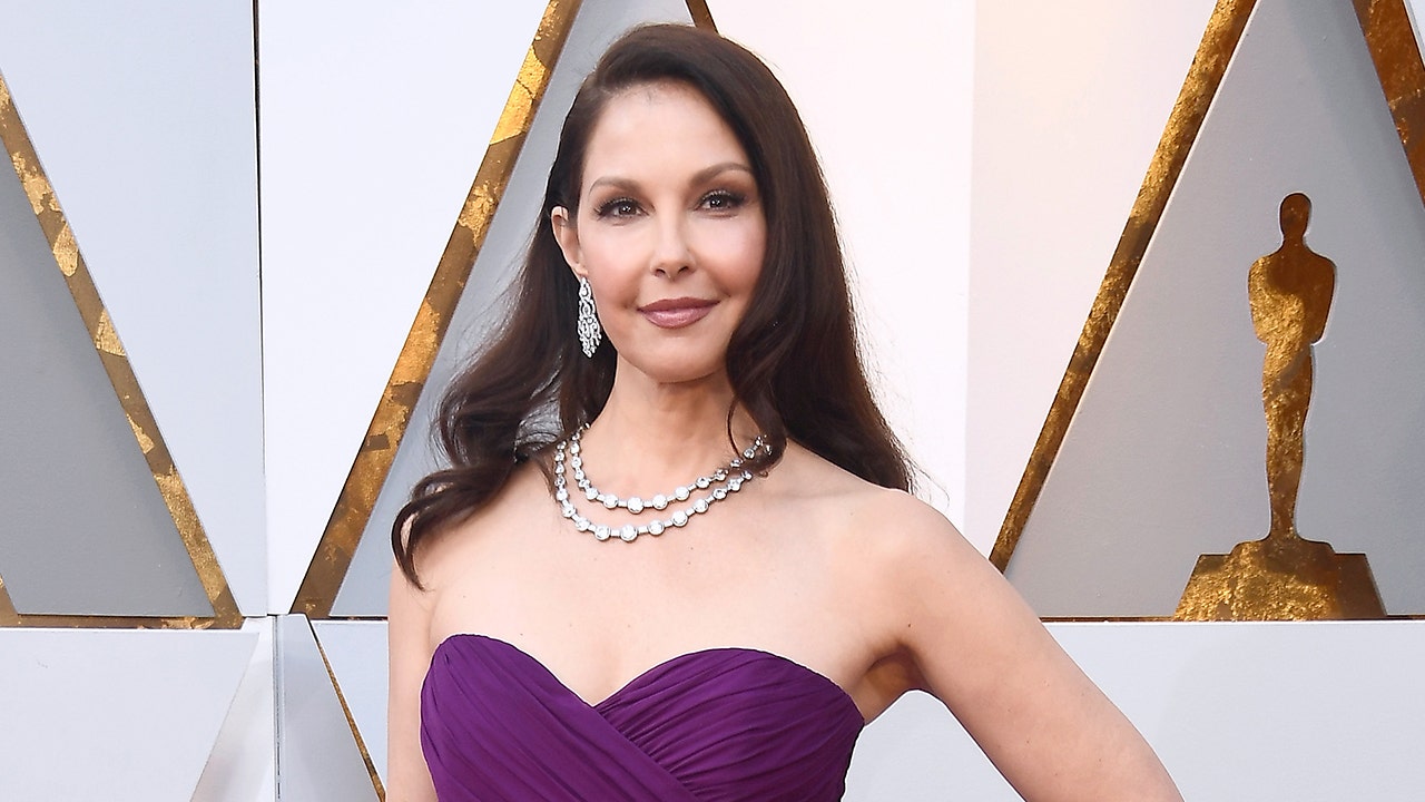 Ashley Judd says grief-associated clumsiness led to her fracturing her leg after death of mother