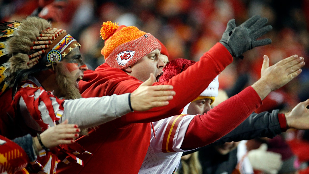 Kansas City Chiefs fans banned from wearing headdresses and Native