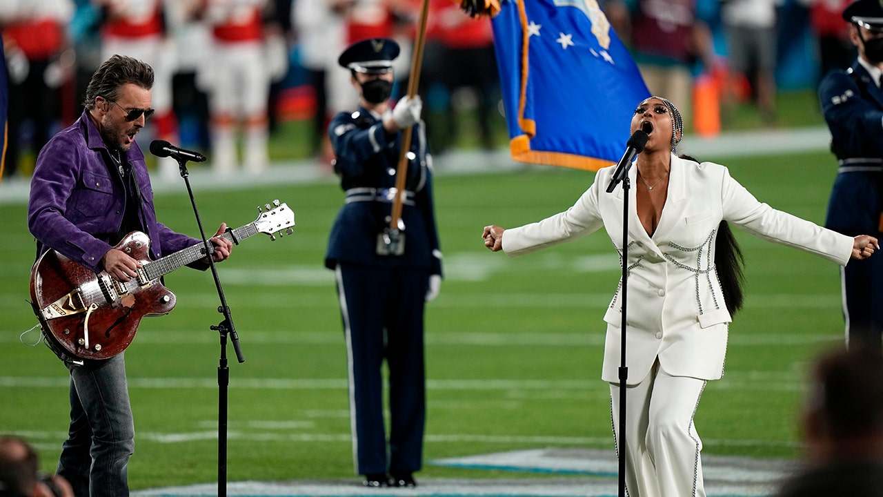 Super Bowl 2021 National Anthem performance by Eric Church, Jazmine  Sullivan gets mixed reviews