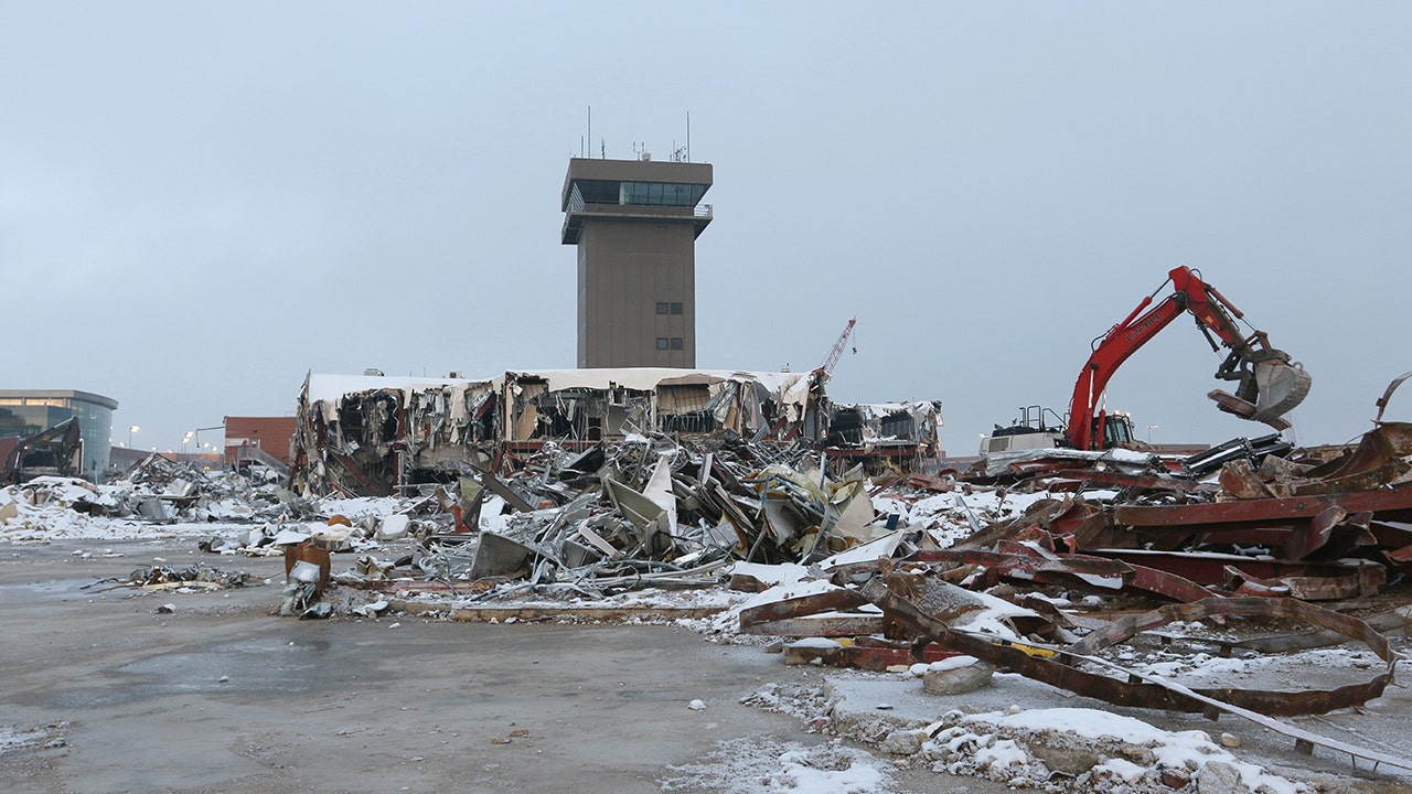 Salt Lake City Airport demolishes 84-foot Delta tower, shares video online