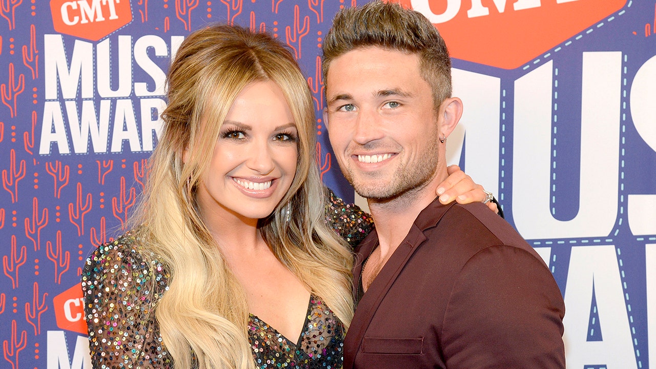 Carly Pearce reflects on Michael Ray divorce: 'It was so embarrassing'