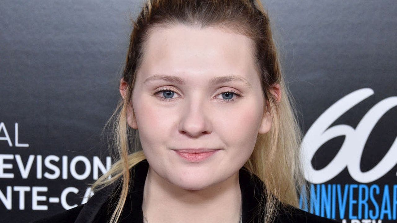 Abigail Breslin urges coronavirus mask wearing after her father’s diagnosis: ‘No one should go thru this'