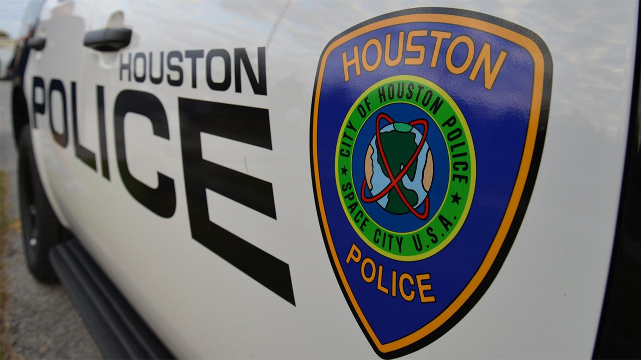 Houston police officers injured when drunk driving suspect crashes into patrol car: report