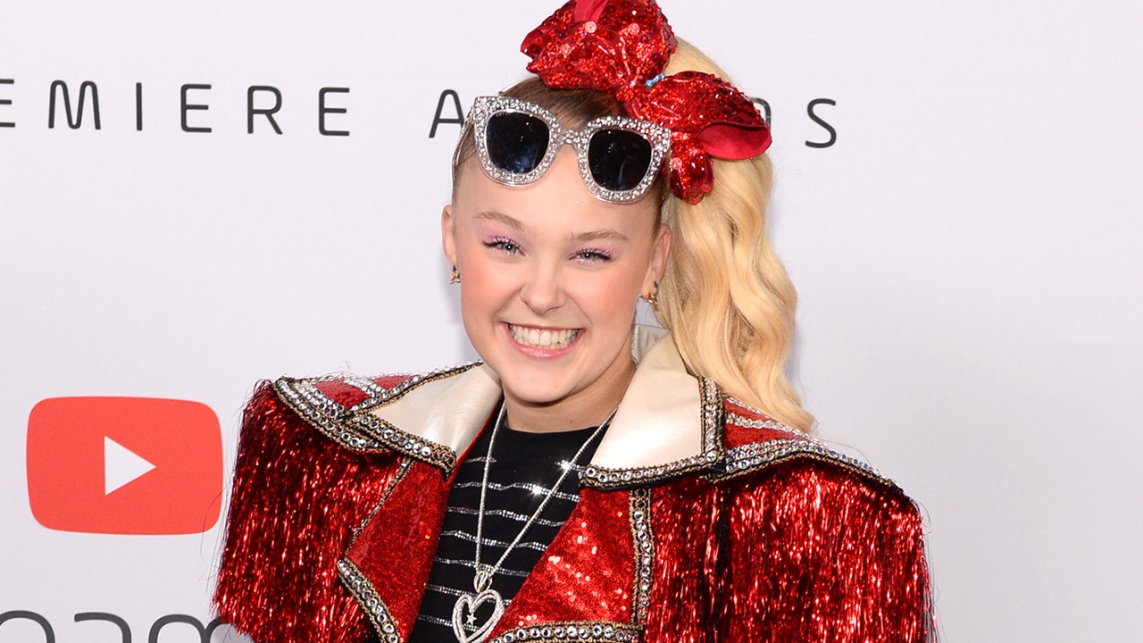 JoJo Siwa Reveals She Has A Girlfriend After Coming Out