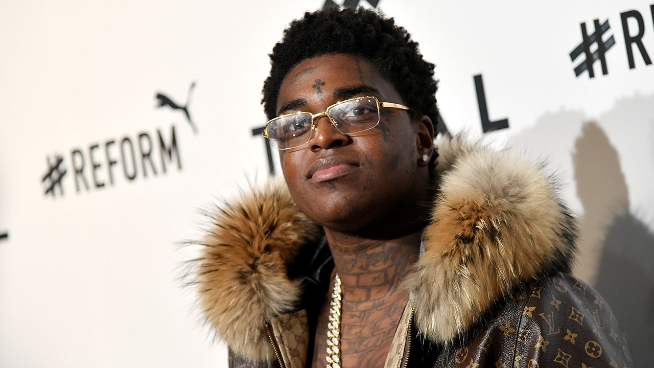 Rapper Kodak Black hands out 5,000 turkeys to South Florida families while serving rehab stint