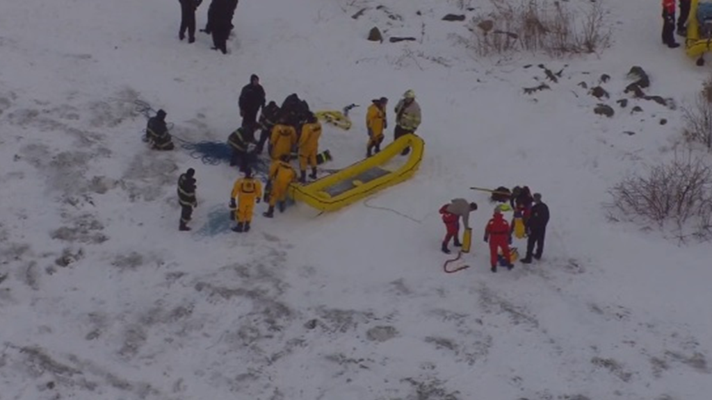 Cleveland Coast Guard rescues 10 people trapped in an ice floe near the park