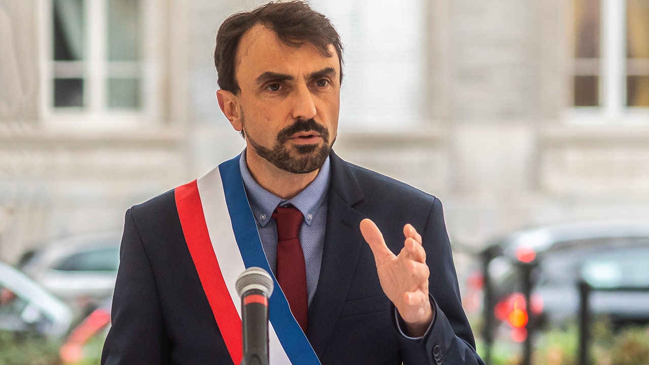 French government outraged at Lyon mayor's reasoning for removing meat from school lunches