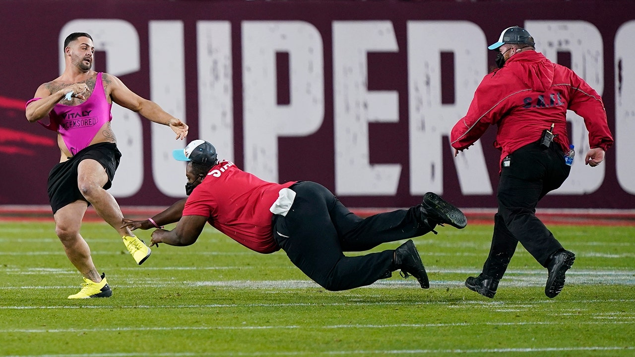 kevin harlan streaker call super bowl