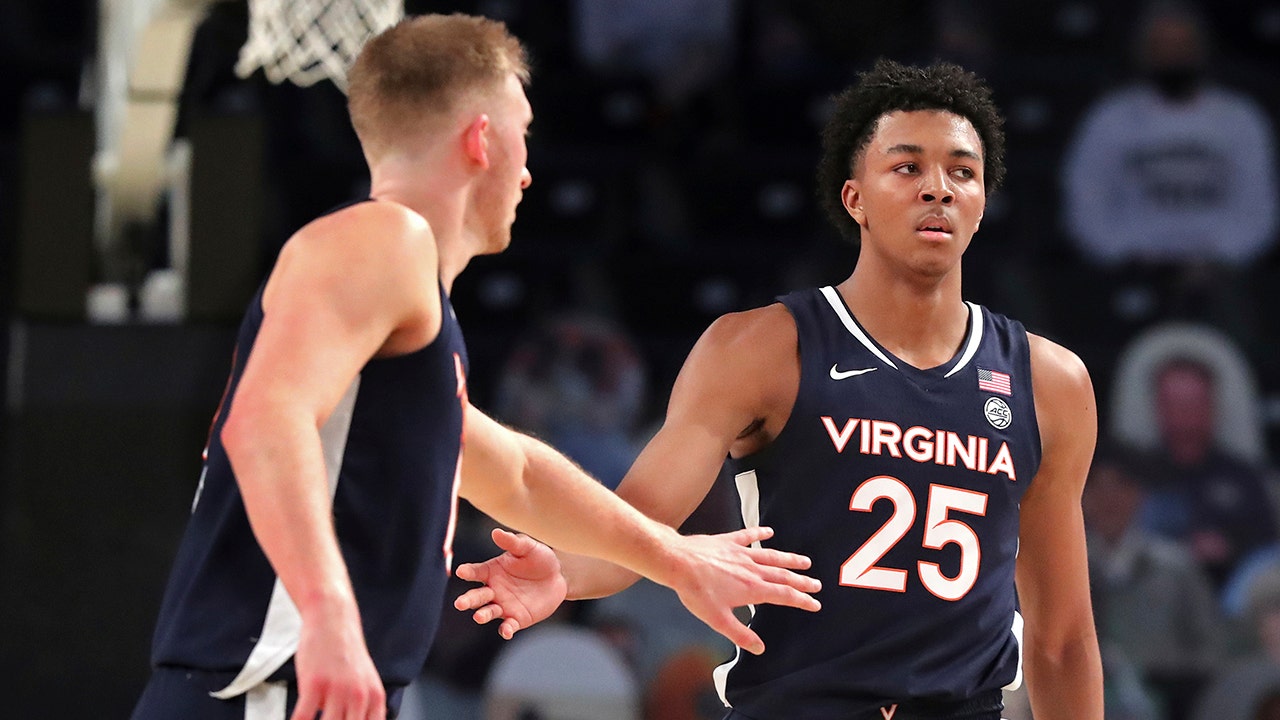 Murphy, Clark lead No. 9 Virginia past Georgia Tech 57-49