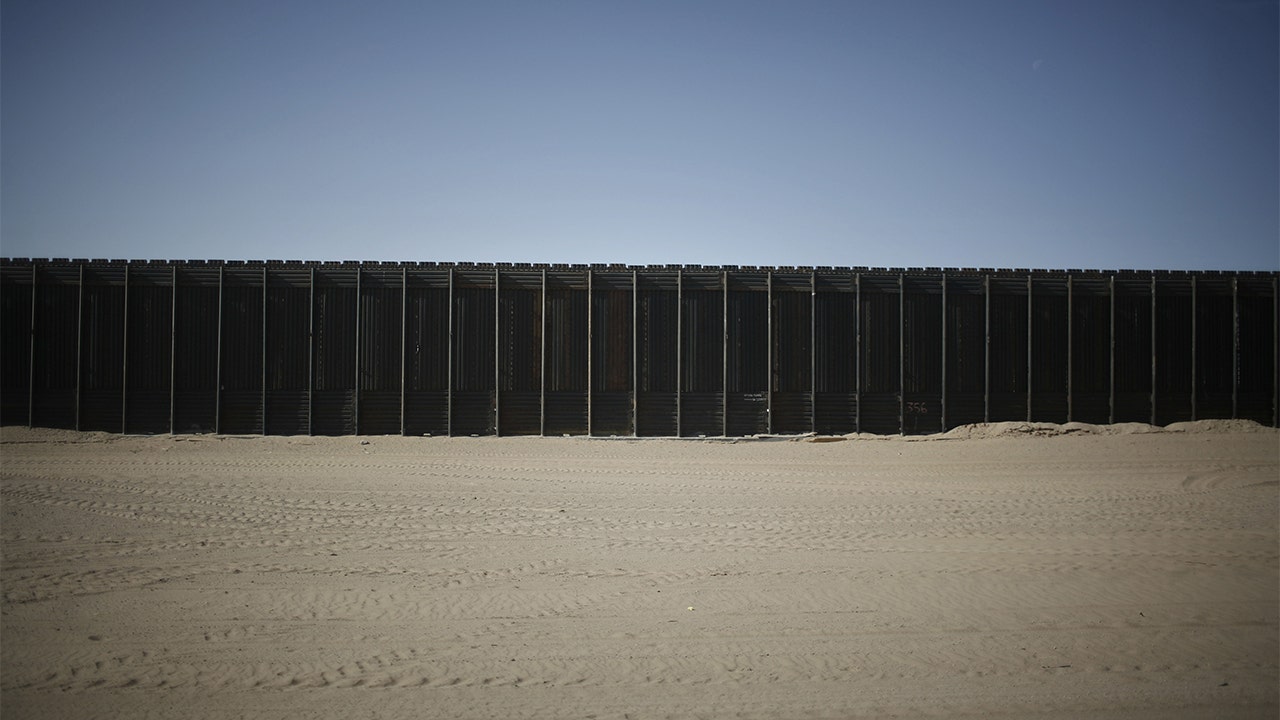 Arizona border patrol agent shoots and kills Mexican migrant on US side of the border