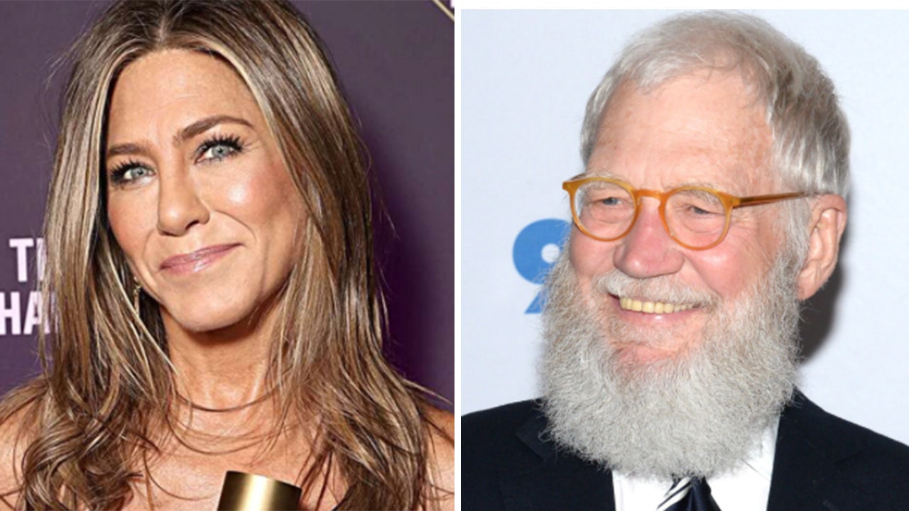 Jennifer Aniston fans criticize David Letterman for licking his hair in a video that has resurfaced and gone viral: ‘Brute’