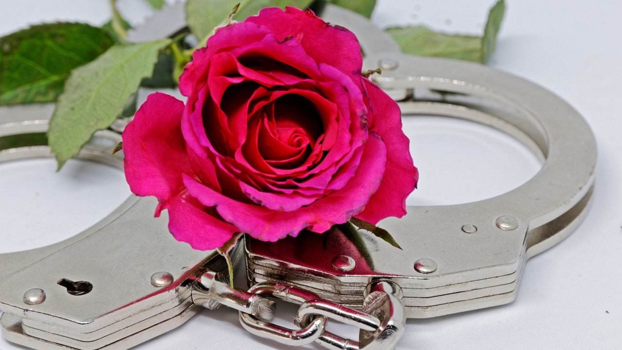 handcuffs_iStock-1134419870.jpg