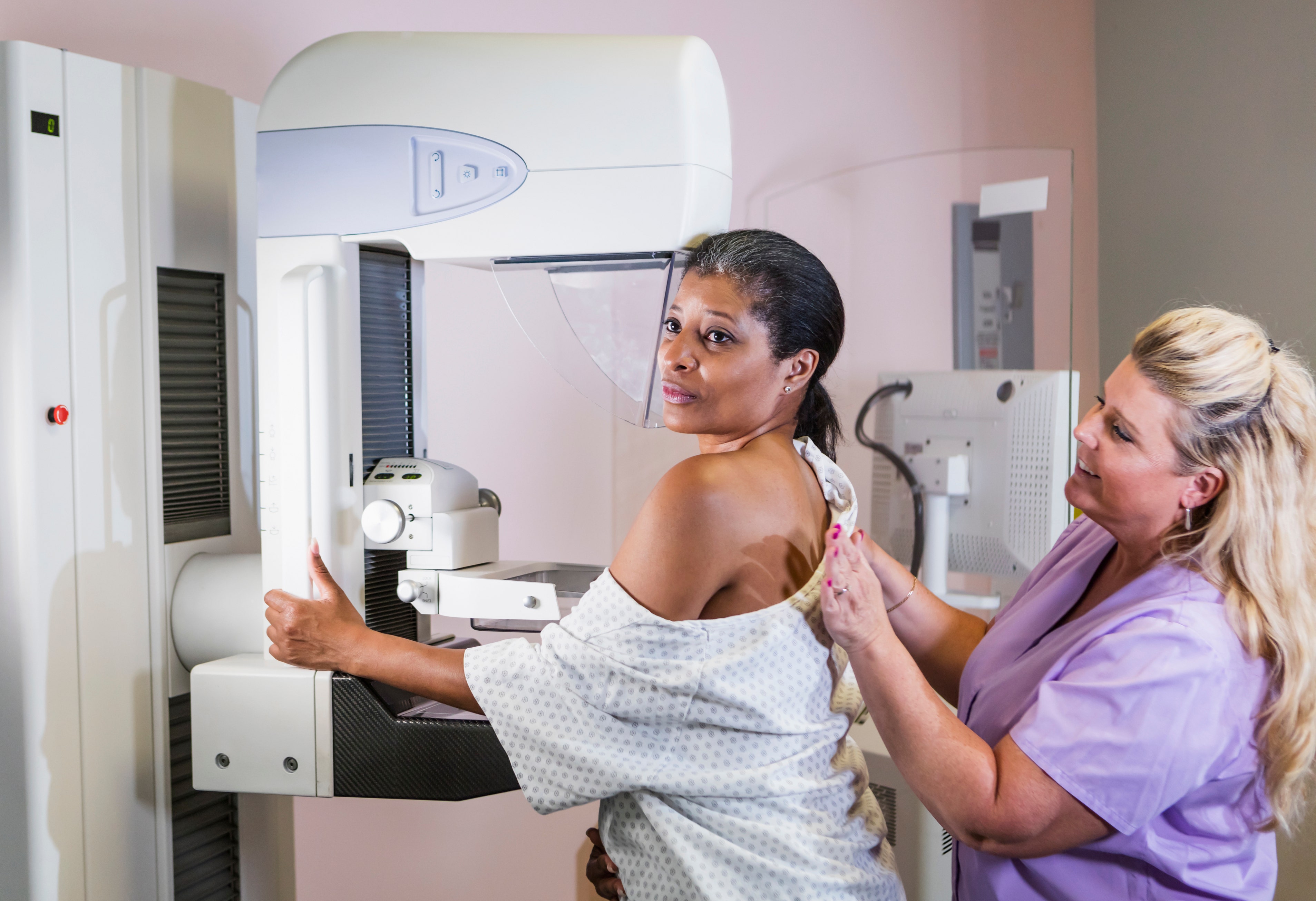 Do not schedule mammography near the COVID-19 vaccine, doctors warn
